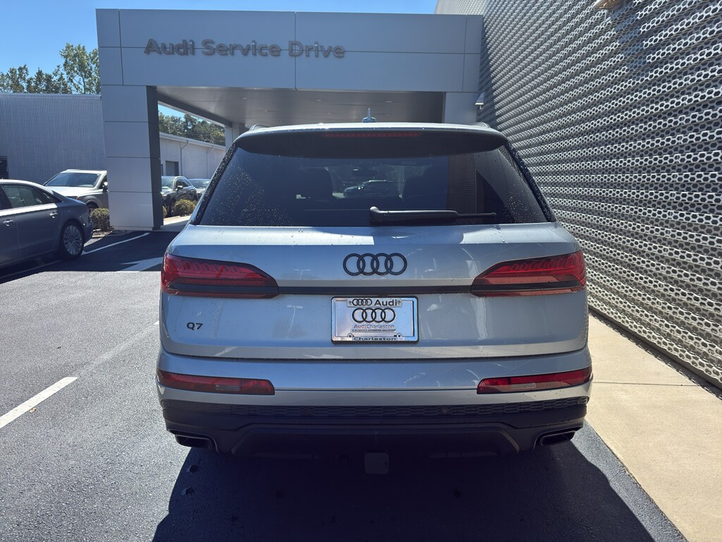 2025 Audi Q7 45 Premium Plus photo 2