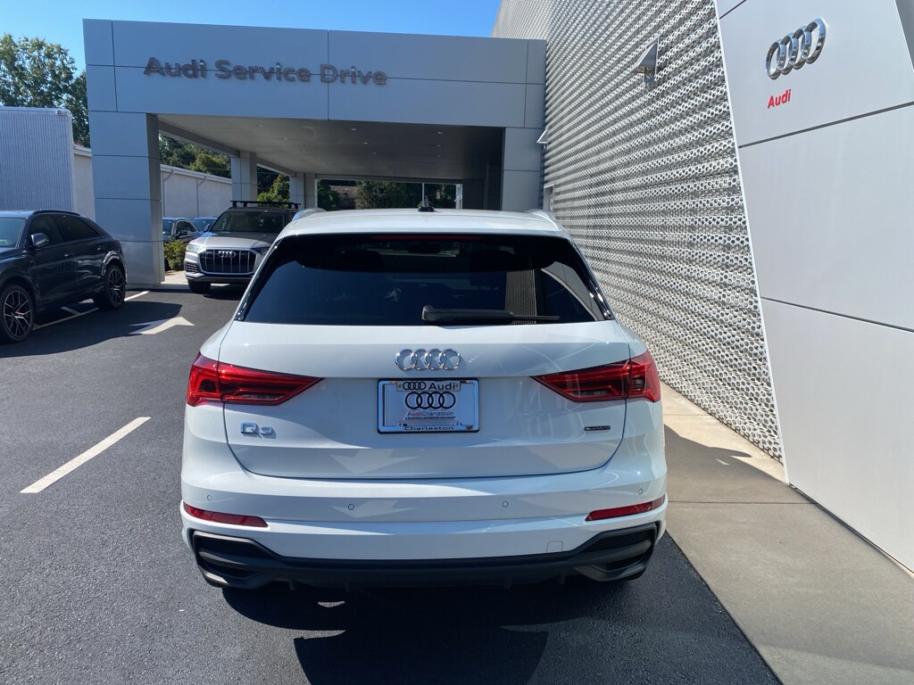 2025 Audi Q3 45 TFSI S line Premium photo 4