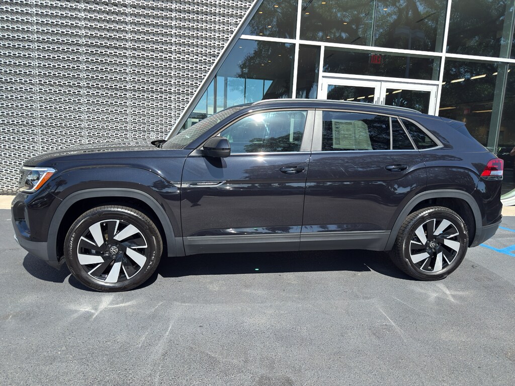 2024 Volkswagen Atlas Cross Sport SE Technology photo 3