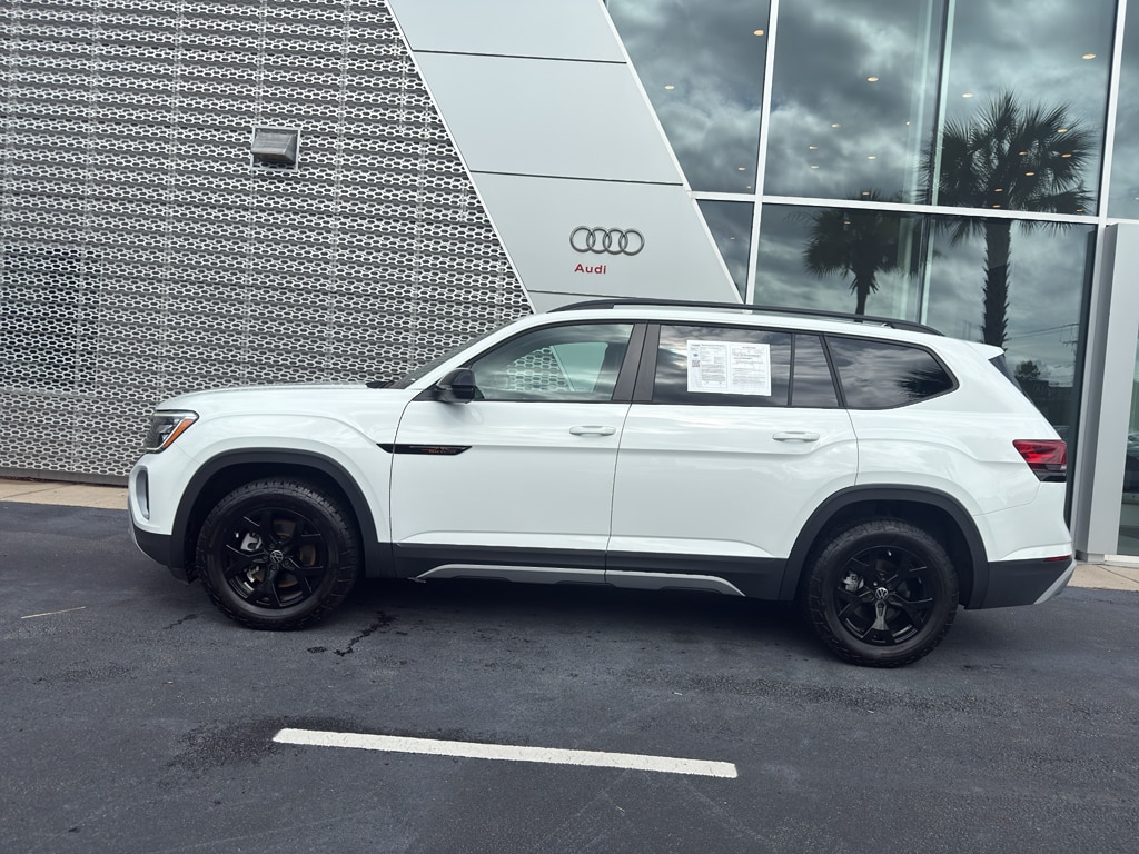 Used 2024 Volkswagen Atlas 2.0T Peak Edition SE w/Technology SUV