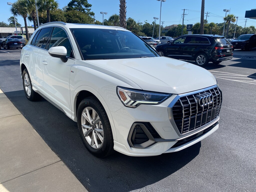 2025 Audi Q3 45 TFSI S line Premium photo 3
