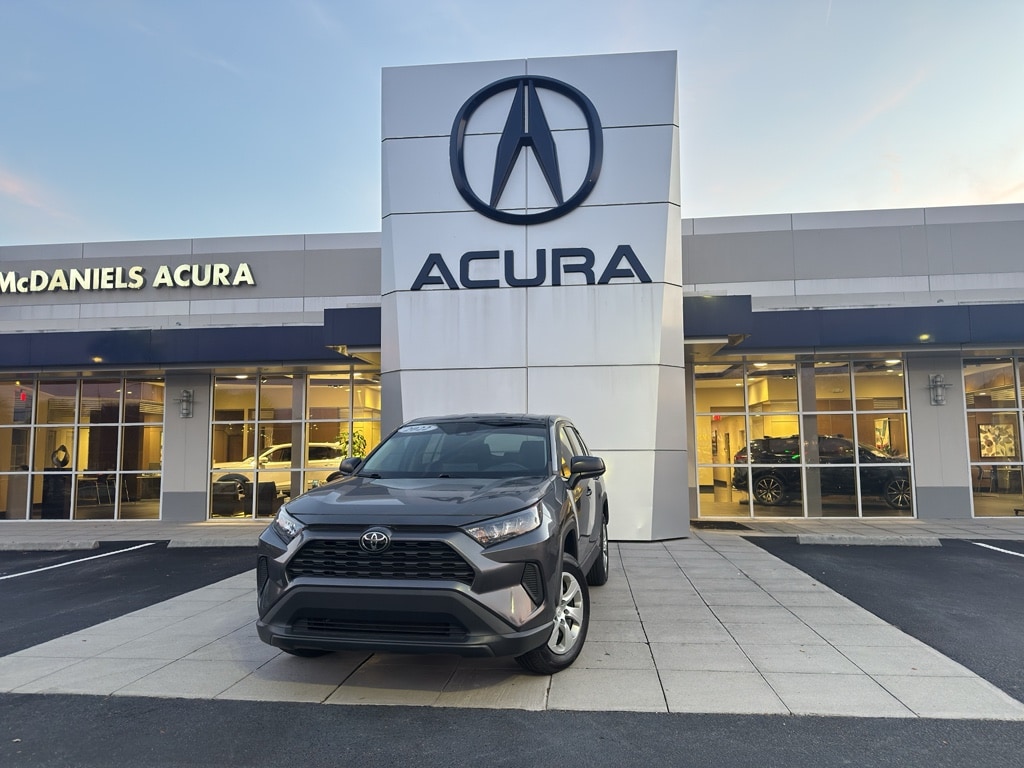 2022 Toyota RAV4 LE's photo