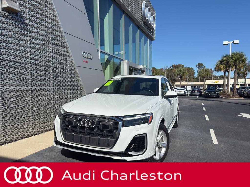 2025 Audi Q7 Premium's photo