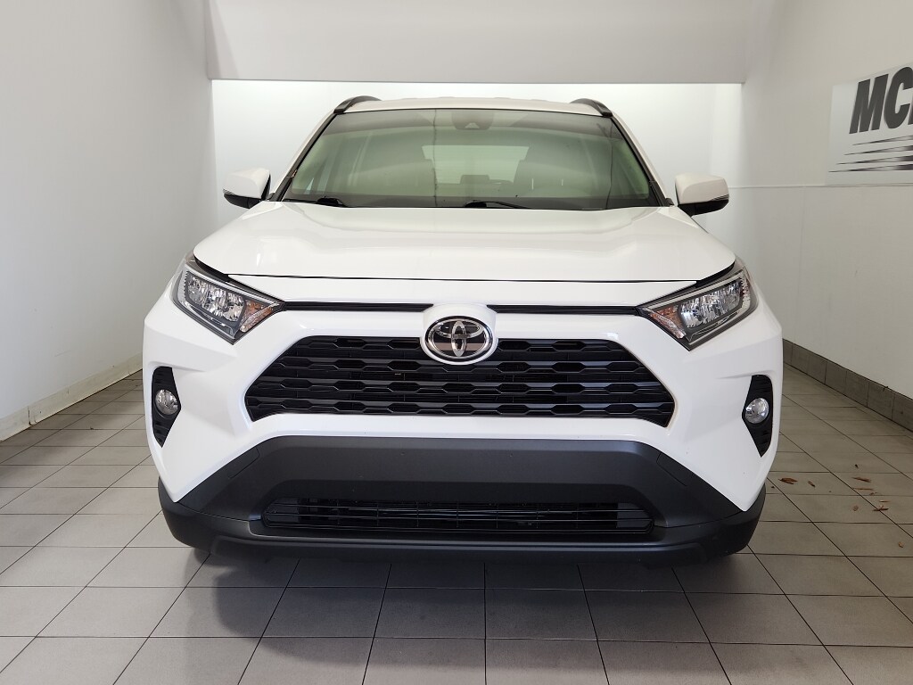2020 Toyota RAV4 XLE photo 3
