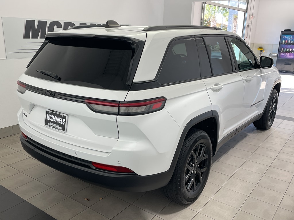 Used 2024 Jeep Grand Cherokee Laredo SUV