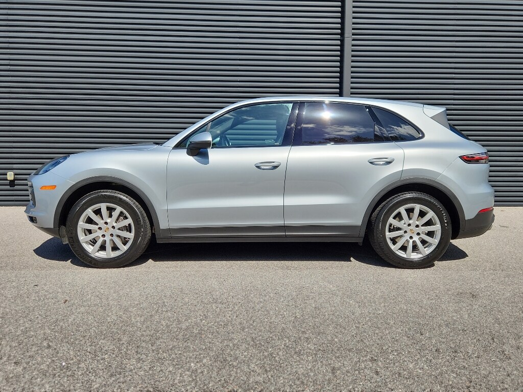 2020 Porsche Cayenne Base photo 2