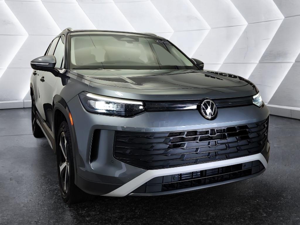 2025 Volkswagen Tiguan 2.0T SE 4Motion's photo
