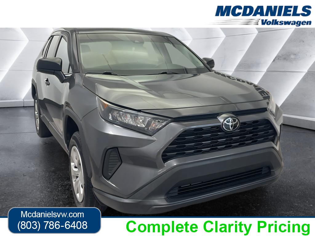 2022 Toyota RAV4 LE's photo