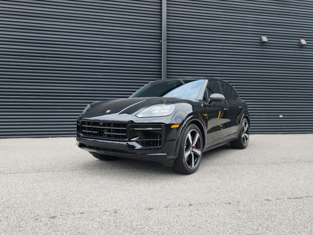 2025 Porsche Cayenne GTS's photo