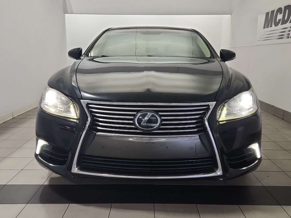 2013 Lexus LS 460 photo 3