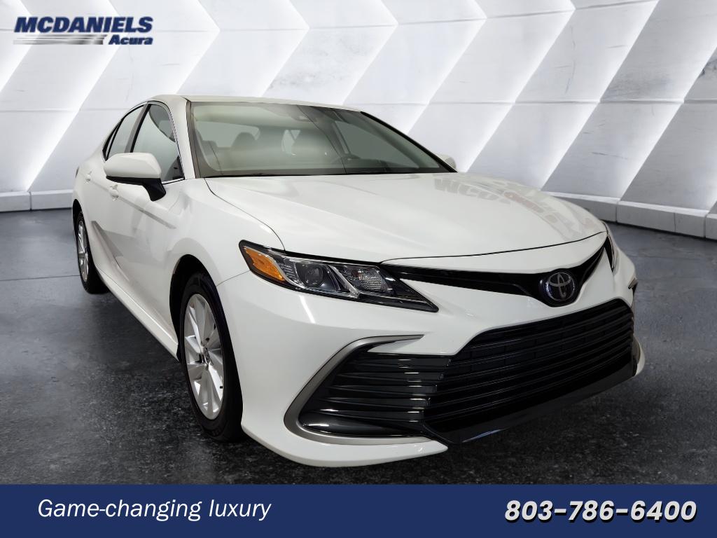 2023 Toyota Camry LE's photo