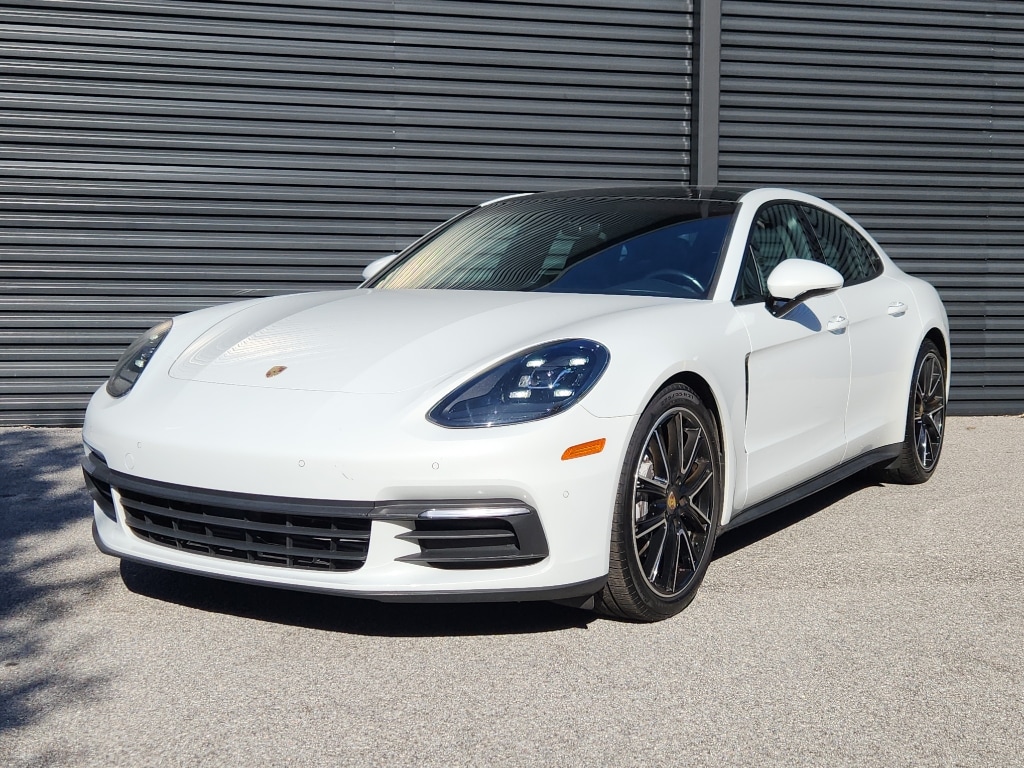 2019 Porsche Panamera Base's photo