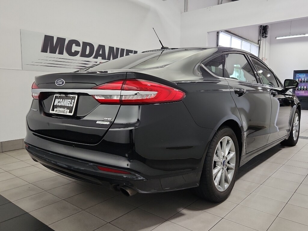 Used 2017 Ford Fusion SE Sedan