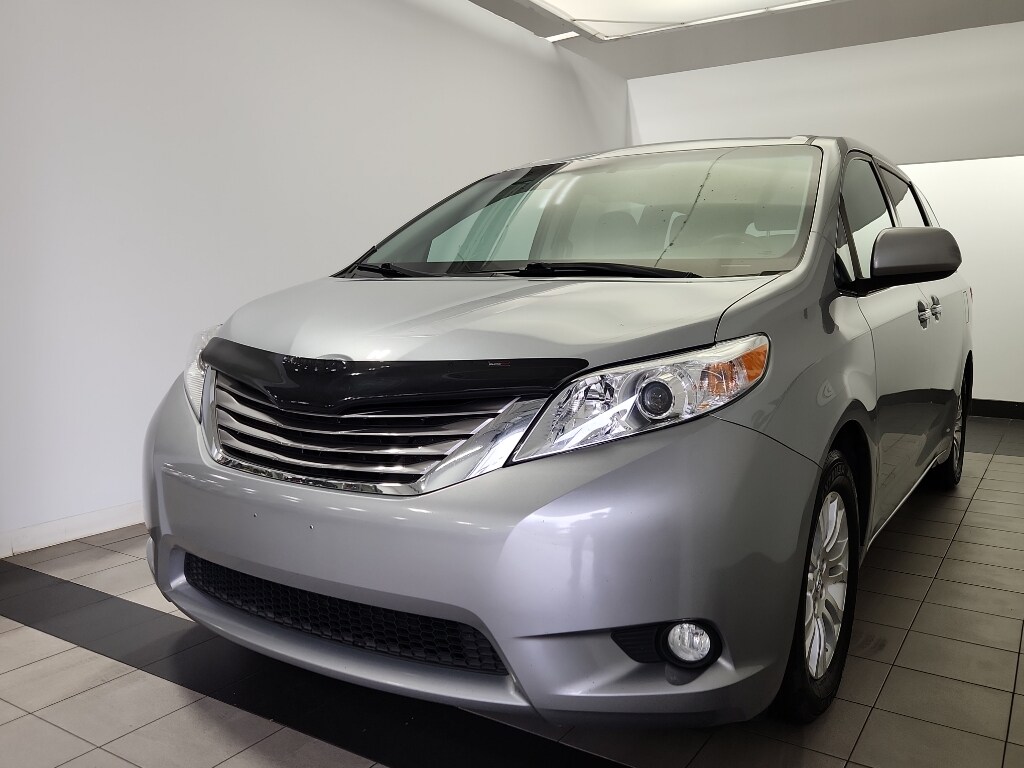 Used 2017 Toyota Sienna XLE 8 Passenger Van Passenger Van