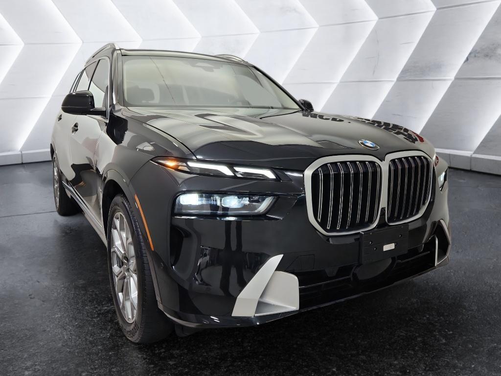 2024 BMW X7 40i's photo