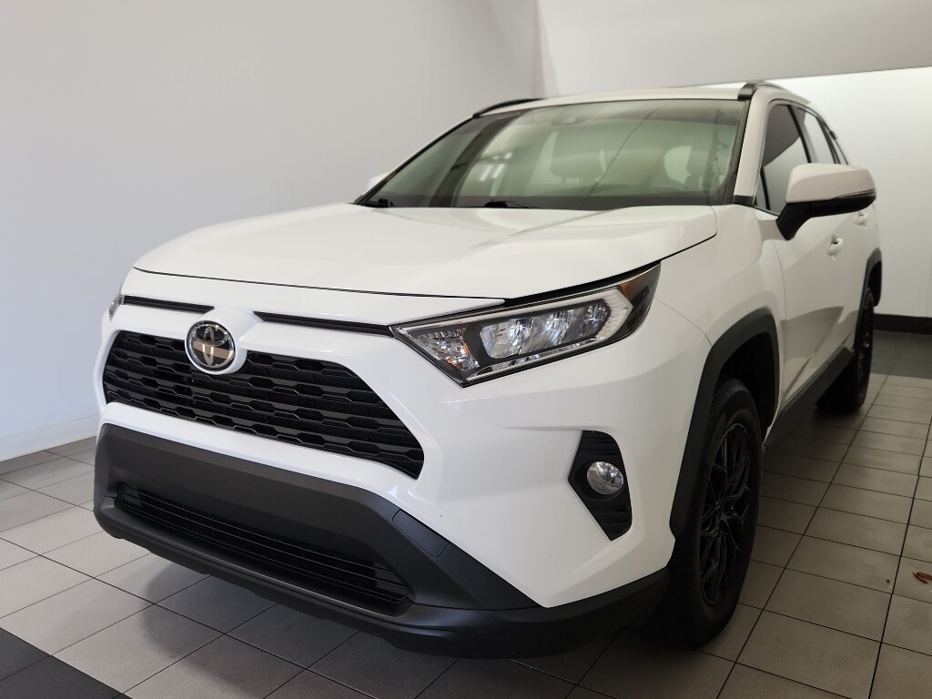 2020 Toyota RAV4 XLE photo 2