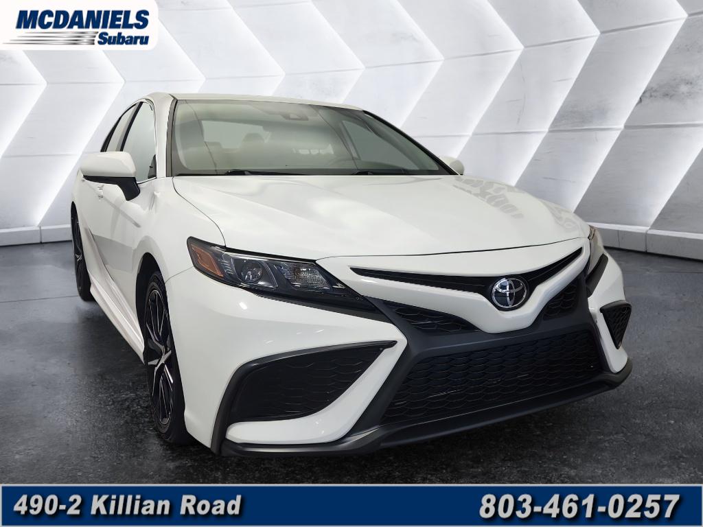 2023 Toyota Camry SE's photo