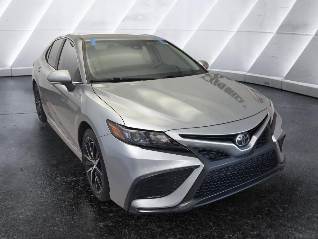 2024 Toyota Camry SE's photo