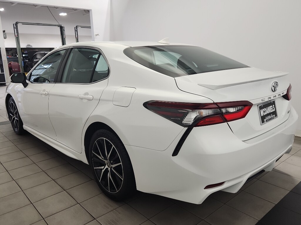 2023 Toyota Camry SE photo 4