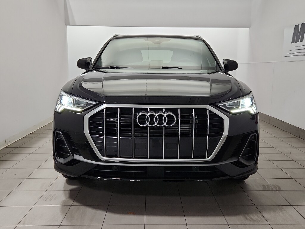 2023 Audi Q3 45 TFSI S line Premium photo 3
