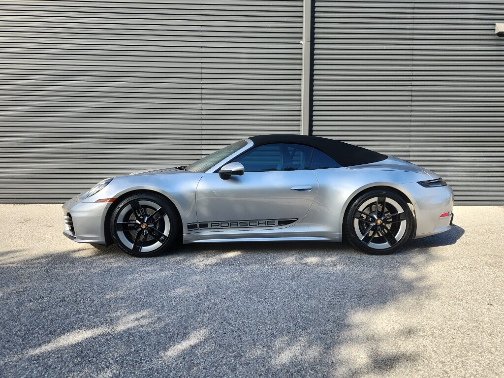 2025 Porsche 911 photo 2