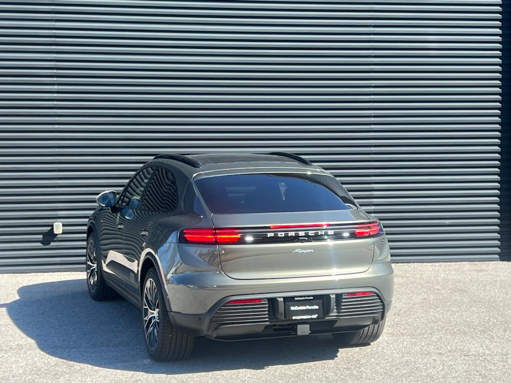 2025 Porsche Macan Electric photo 3