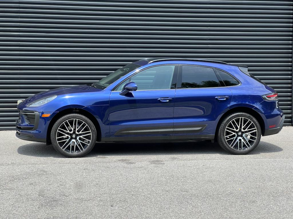 2022 Porsche Macan Base photo 2