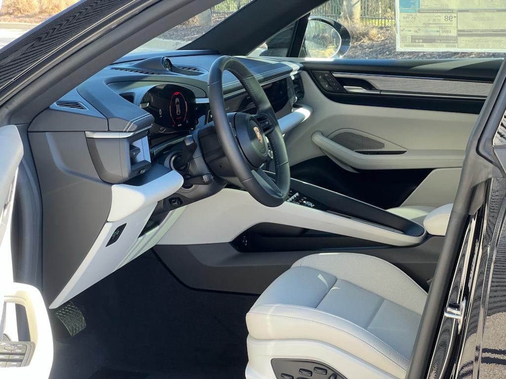 2024 Porsche Macan Electric 4 photo 4