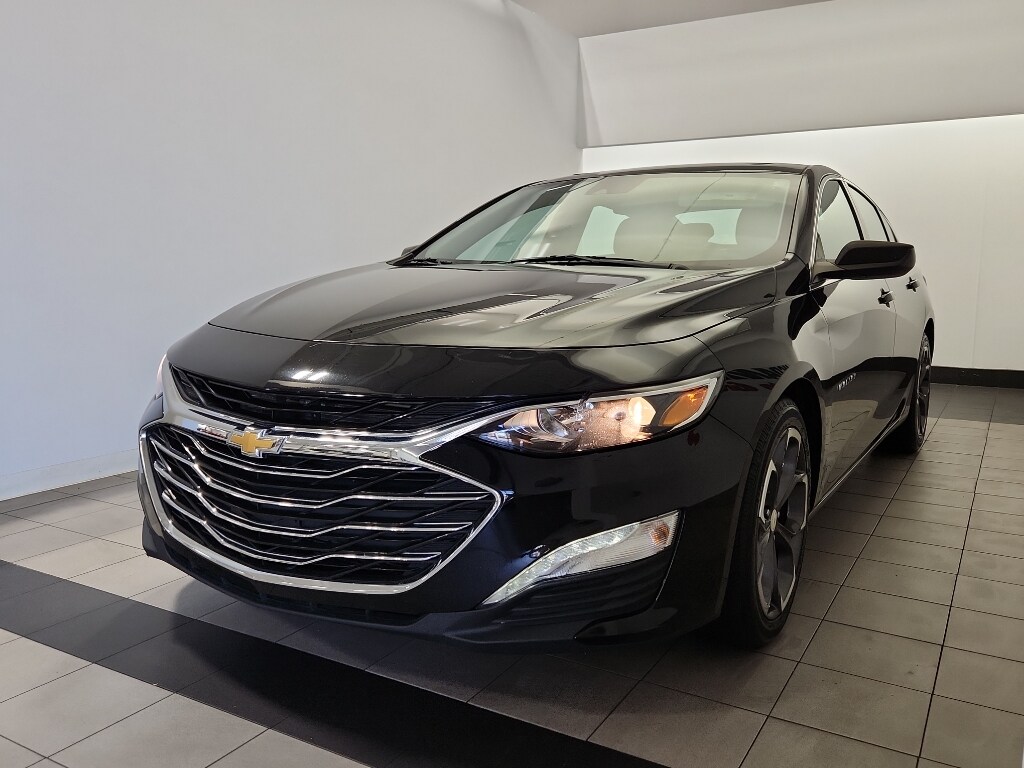 2024 Chevrolet Malibu 1LT photo 2