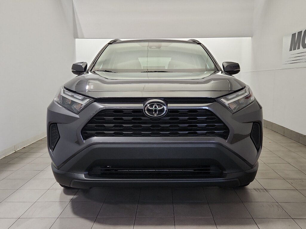 2022 Toyota RAV4 XLE photo 3