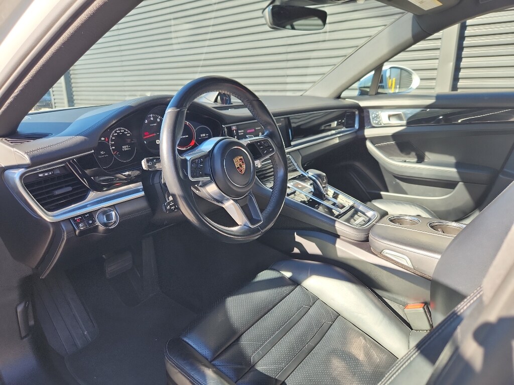 2019 Porsche Panamera Base 4 photo 4
