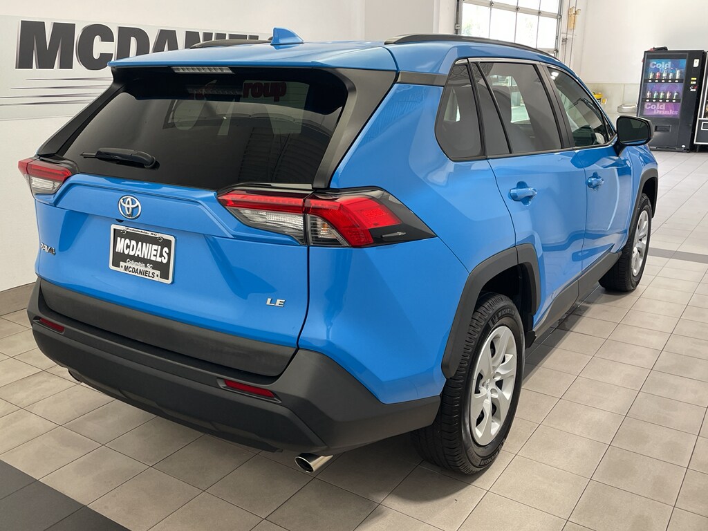 2021 Toyota RAV4 LE photo 3