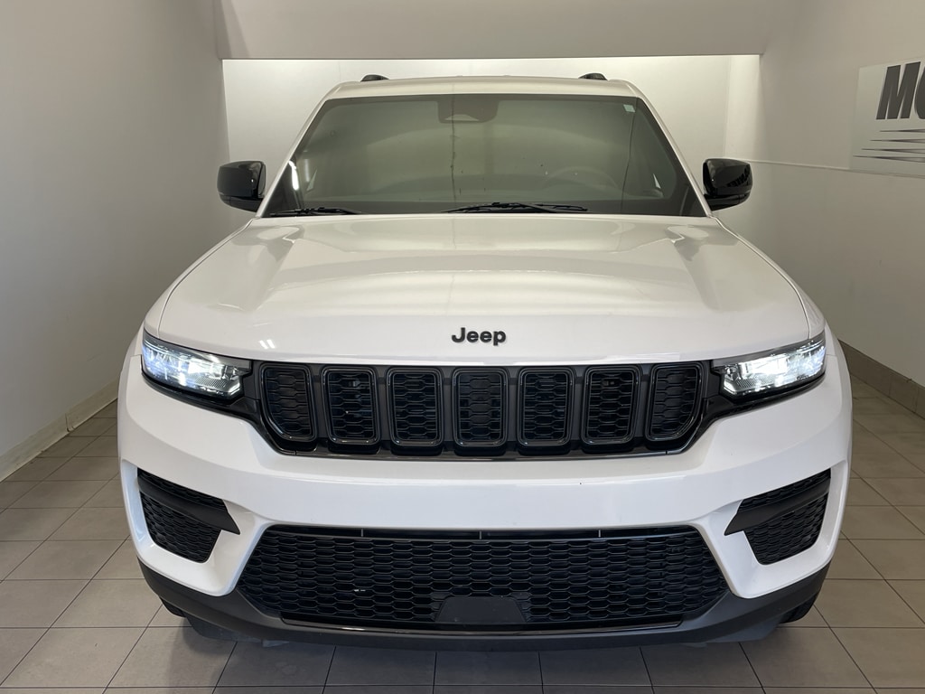 Used 2024 Jeep Grand Cherokee Laredo SUV