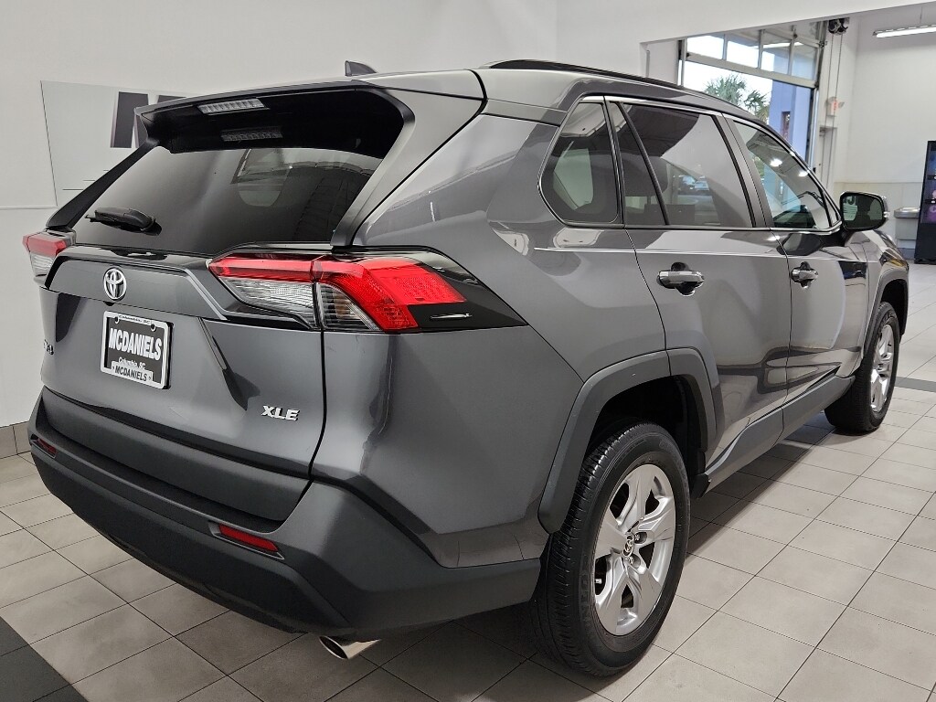 2022 Toyota RAV4 XLE photo 4