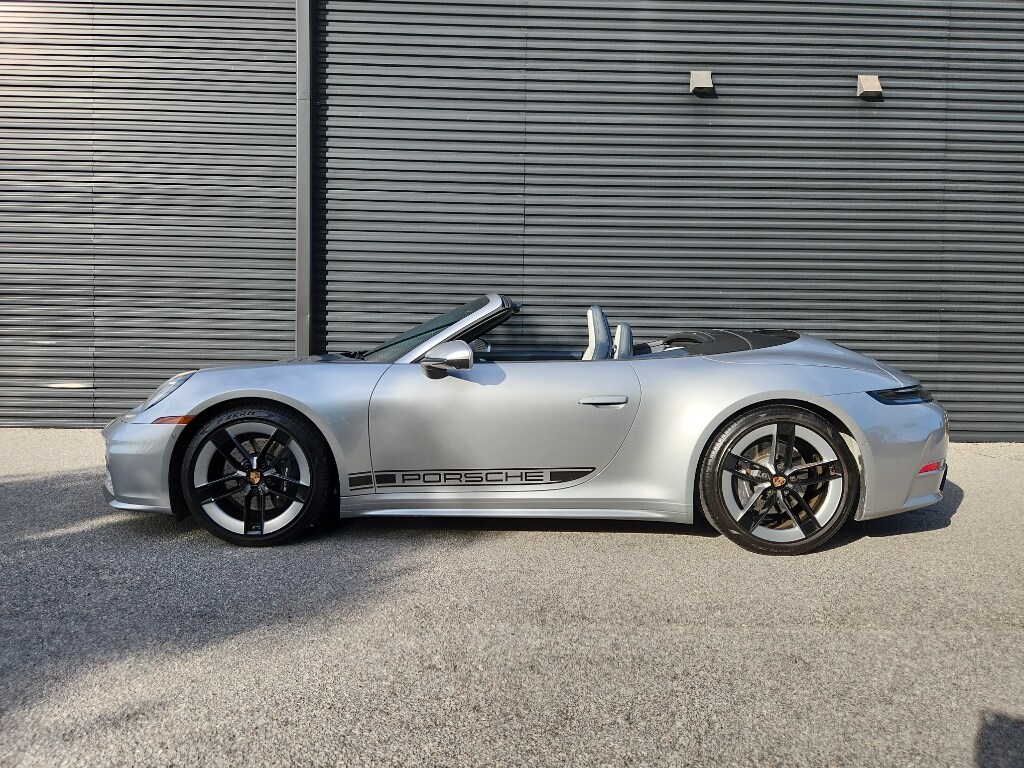 2025 Porsche 911 photo 3