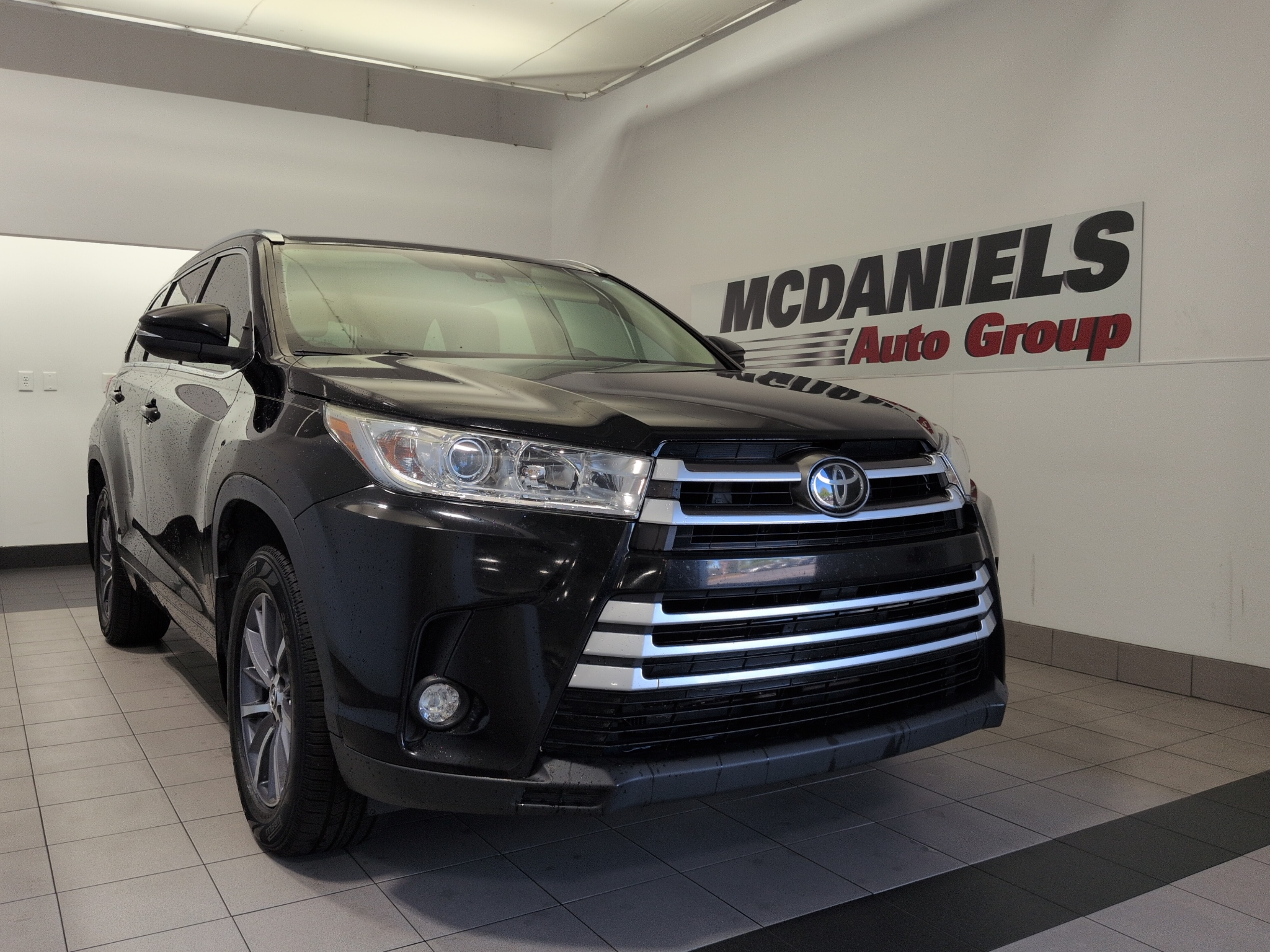 Used 2017 Toyota Highlander XLE V6 SUV