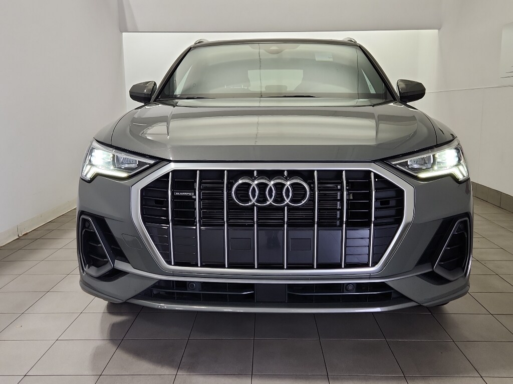 2023 Audi Q3 45 TFSI S line Premium photo 3