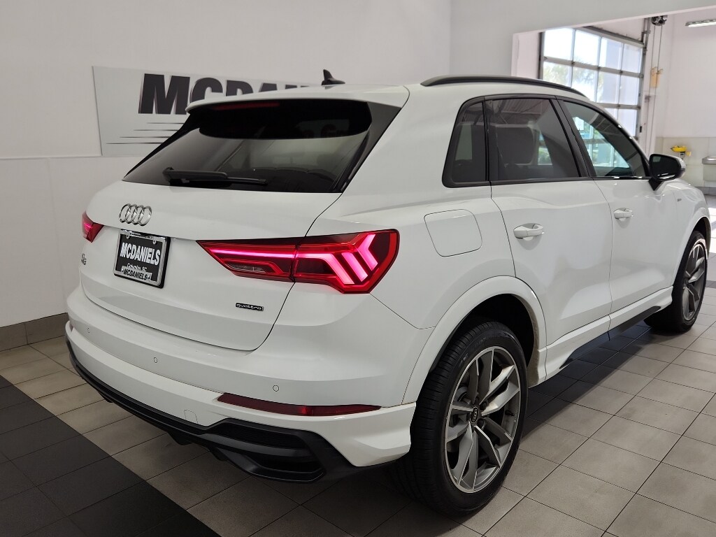 2022 Audi Q3 45 TFSI S line Premium photo 3