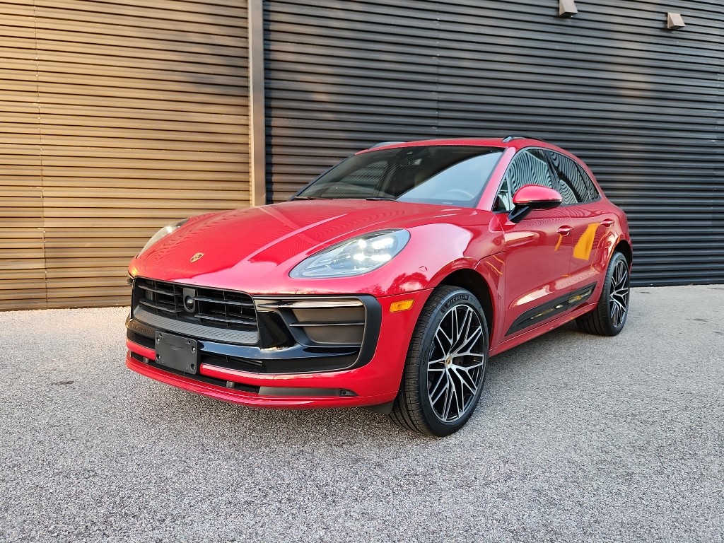 2024 Porsche Macan T's photo