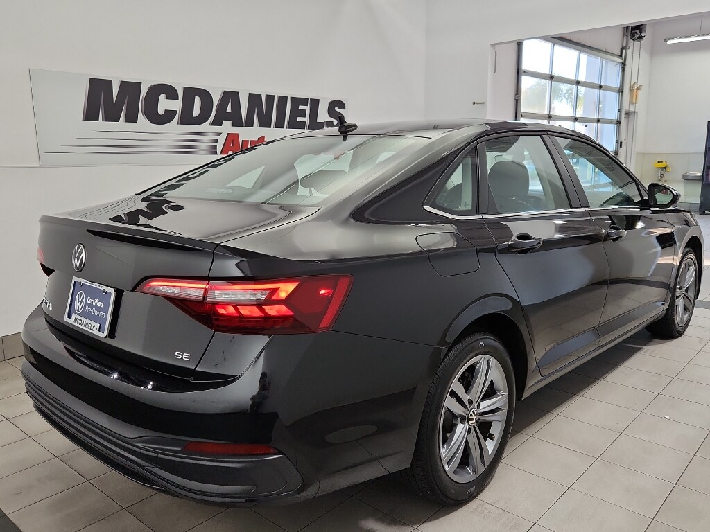 Used 2024 Volkswagen Jetta SE Sedan