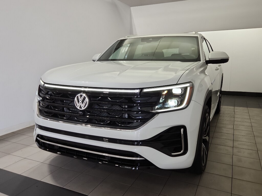 2026 Volkswagen Atlas Cross Sport SEL Premium R-Line photo 2