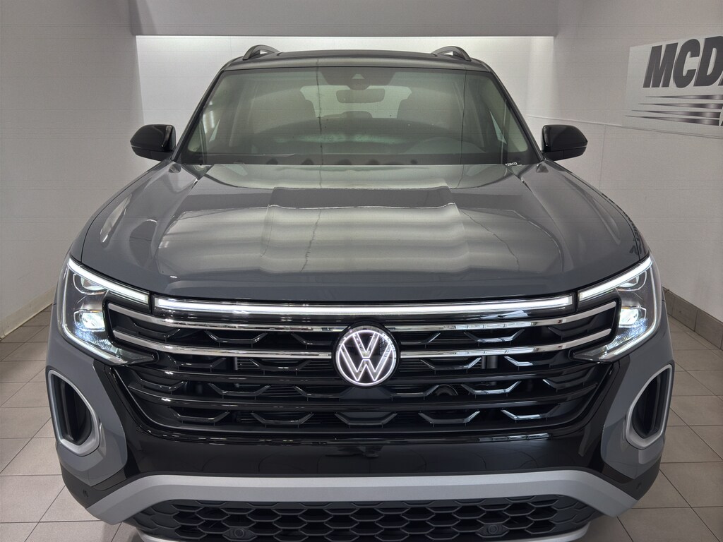 2025 Volkswagen Atlas Peak Edition SE photo 3