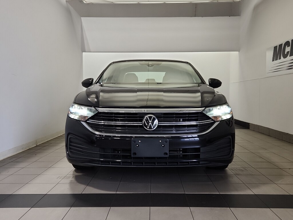Used 2024 Volkswagen Jetta SE Sedan