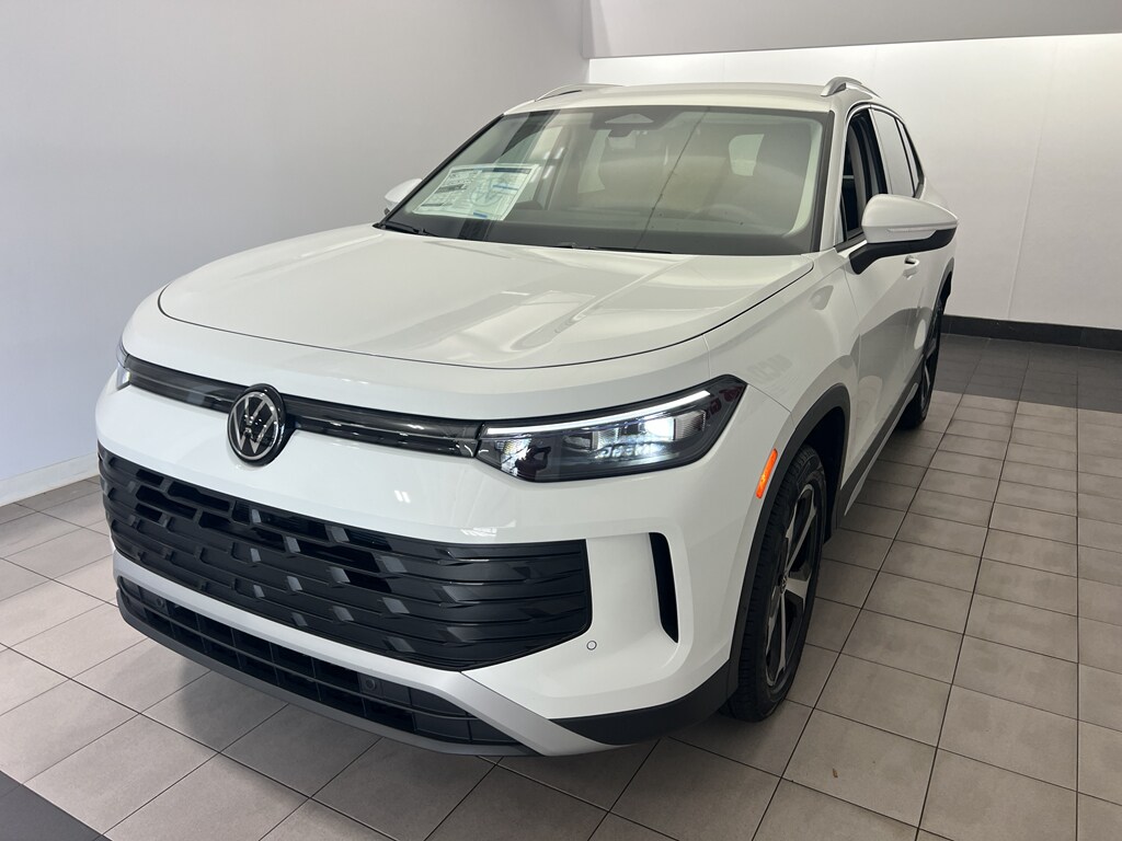 2025 Volkswagen Tiguan SE photo 2