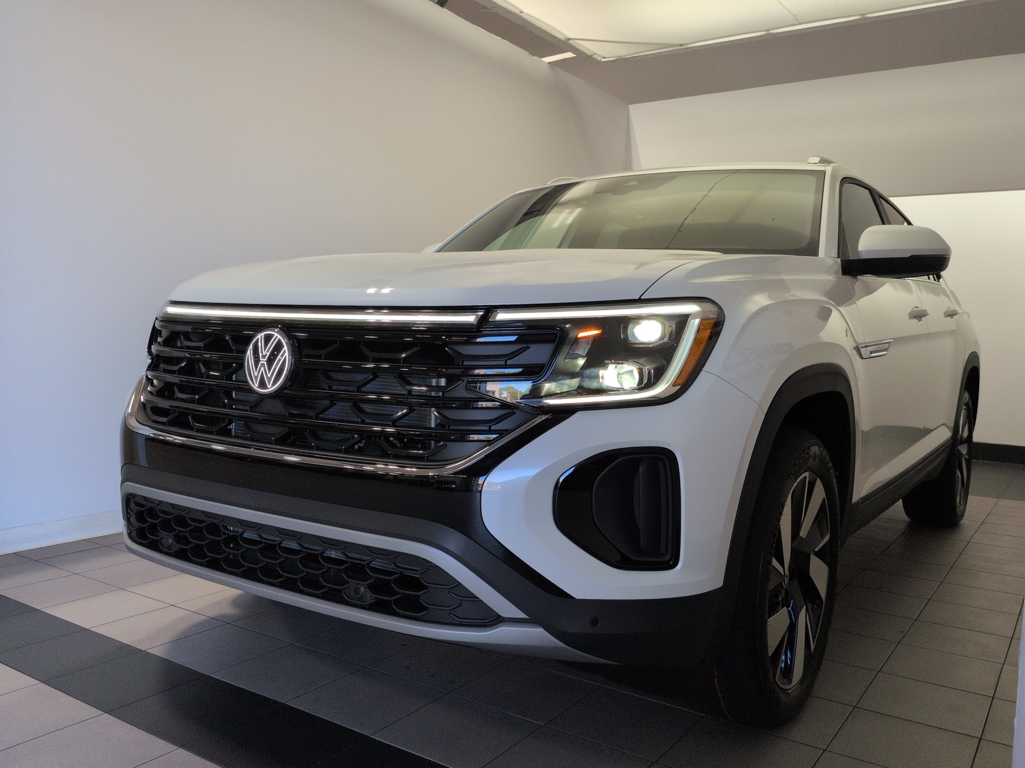 New 2026 Volkswagen Atlas Cross Sport 2.0T SE w/Technology SUV