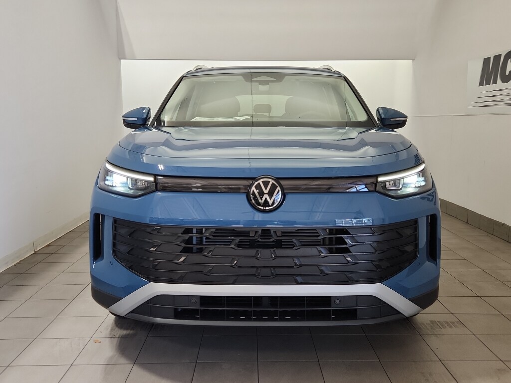 2025 Volkswagen Tiguan SE photo 2