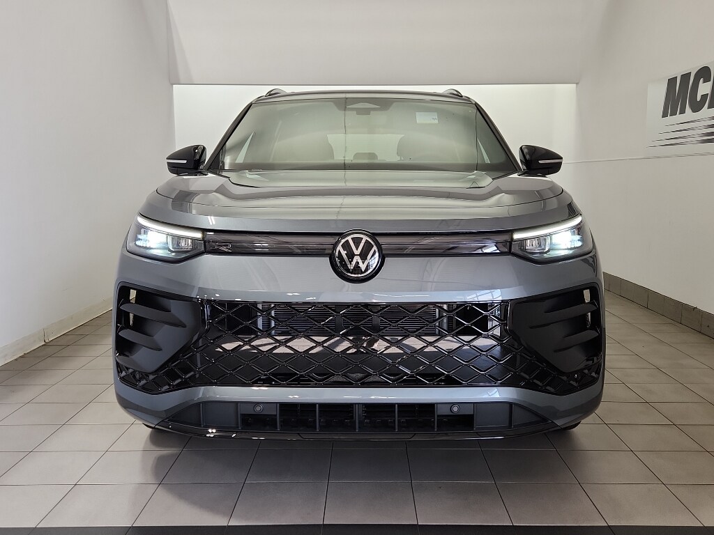 2025 Volkswagen Tiguan SE R-Line Black photo 2