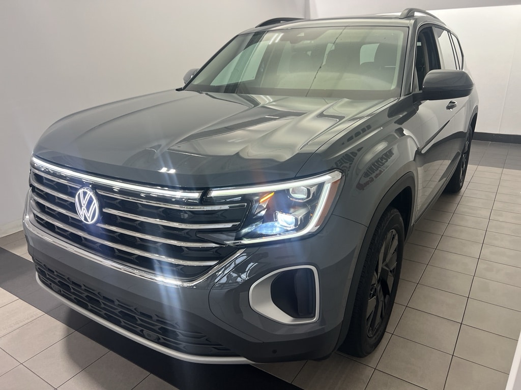 Used 2025 Volkswagen Atlas 2.0T SE w/Technology Sport Utility