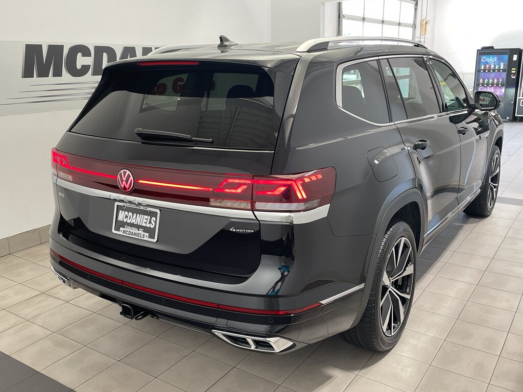 2026 Volkswagen Atlas SEL Premium R-Line photo 4