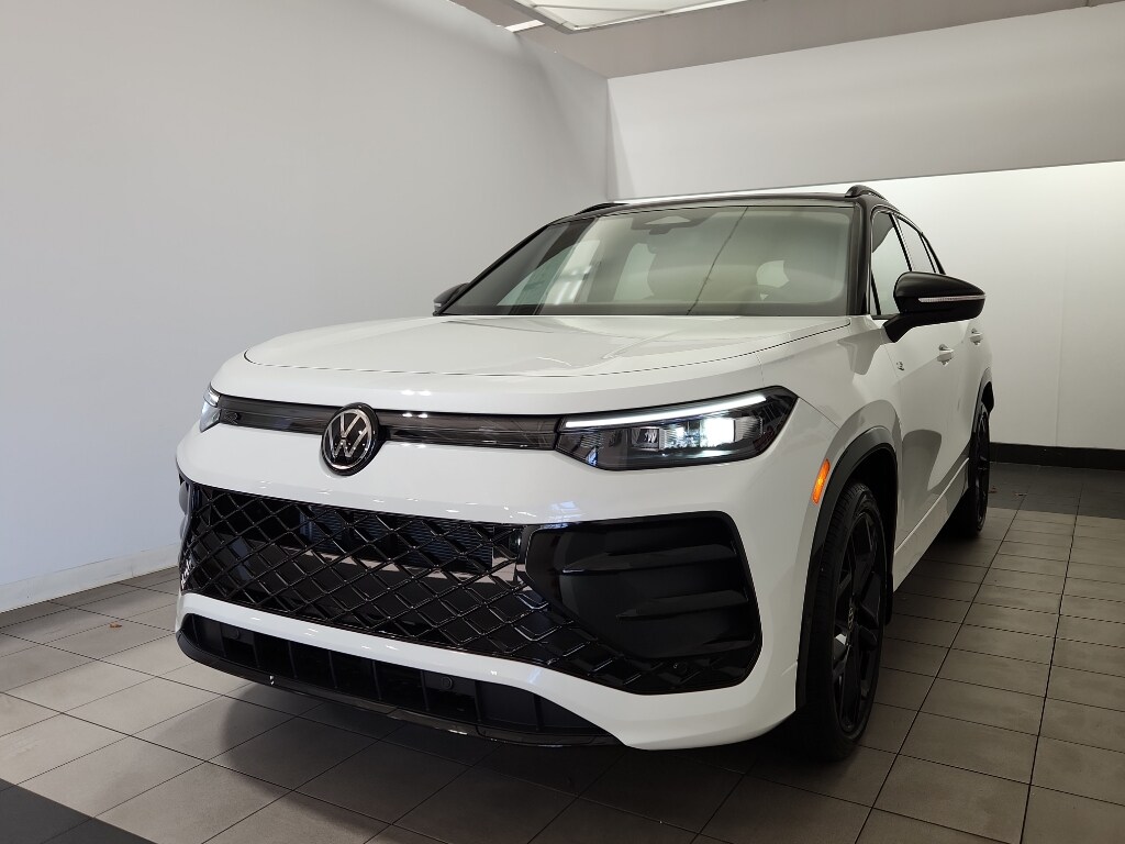 2026 Volkswagen Tiguan SE R-Line Black photo 2